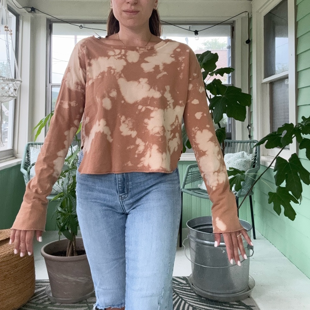 Casual Tie-Dye Sweatshirt in Tan and Cream